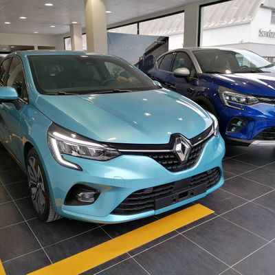Renault Dacia Arenal coche azul