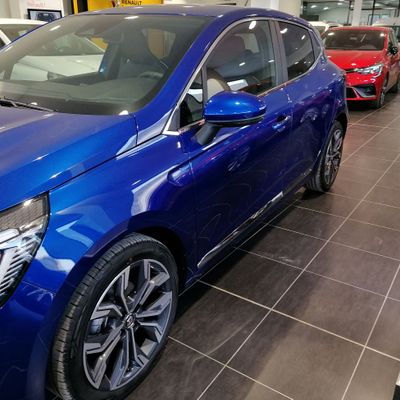 Renault Dacia Arenal coche azul